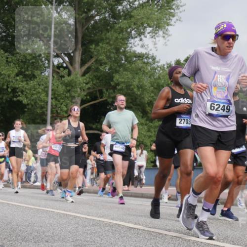 29.06.2025 - hella hamburg halbmarathon Luisa Fischer http://msf.ph/oto/8441592 29.06.2025 10:22:37 Kennedybrücke 9234, 1356, 10540, 150, 2703, 6249, 19081, 1159, 1160, 1708, 2703, 2812, 4170, 5178, 6249, 8778, 10540 meine-sportfotos.de