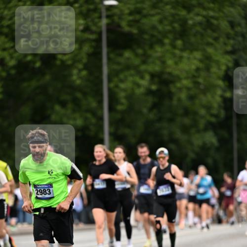 29.06.2025 - hella hamburg halbmarathon Dr. Thomas Lammeyer http://msf.ph/oto/8441597 29.06.2025 10:57:15 Kennedybrücke 2420, 2983, 2988, 3227, 3787, 4595, 6135, 6604, 7032, 7511, 7690, 7735, 7871, 9340, 10080, 10417, 10568, 10600, 10879, 10884, 10981 meine-sportfotos.de