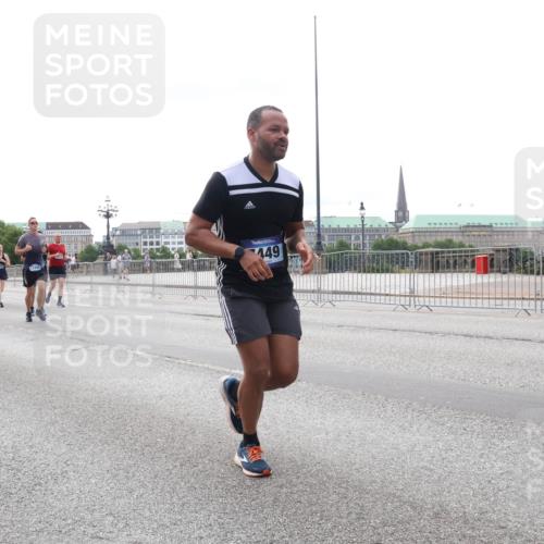 29.06.2025 - hella hamburg halbmarathon Lena Gebhardt http://msf.ph/oto/8441605 29.06.2025 10:29:27 Lombardsbrücke 048, 174, 449, 1063, 1230, 1661, 2688, 3179, 3311, 3524, 4161, 4349, 4373, 4395, 4982, 5350, 6285, 6345, 6725, 7169, 7449, 7517, 7832, 8048, 8812, 9714, 9937, 10198, 10322, 10641, 10808, 10996, 11249, 11269, 11444, 11634, 11792, 11803, 11989, 12086, 12099, 12216, 12227, 12404, 12442, 12958, 13090, 13382, 14644, 15952, 15955, 16306, 16659, 16662, 16673, 16676, 17496, 17945, 18298, 18299, 18414 meine-sportfotos.de