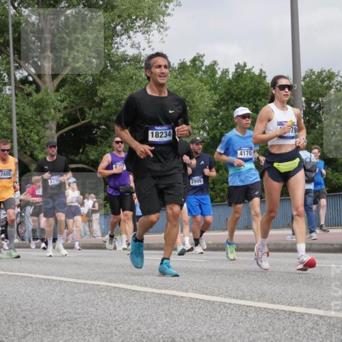 29.06.2025 - hella hamburg halbmarathon Luisa Fischer http://msf.ph/oto/8441608 29.06.2025 10:22:44 Kennedybrücke 8537, 2405, 2795, 18234, 2995, 4170, 2405, 2795, 2918, 2993, 2995, 3446, 4170, 5178, 5397, 5429, 6939, 7248, 7249, 7836, 8427, 8537, 8778, 10540, 10594 meine-sportfotos.de
