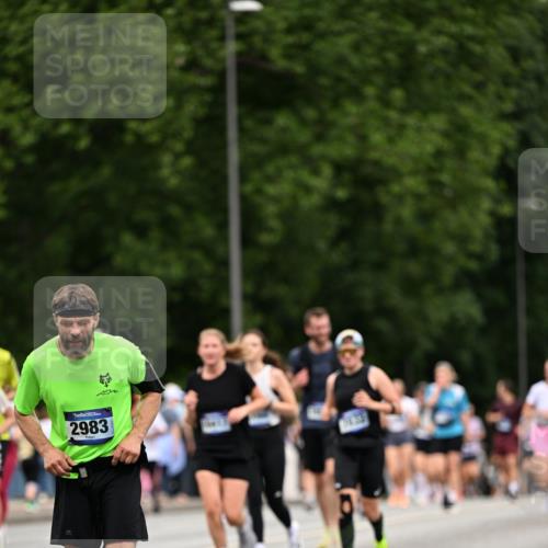 29.06.2025 - hella hamburg halbmarathon Dr. Thomas Lammeyer http://msf.ph/oto/8441615 29.06.2025 10:57:15 Kennedybrücke 2420, 2983, 2988, 3227, 3787, 4595, 6135, 6604, 7032, 7511, 7690, 7735, 7871, 9340, 10080, 10417, 10568, 10600, 10879, 10884, 10981 meine-sportfotos.de