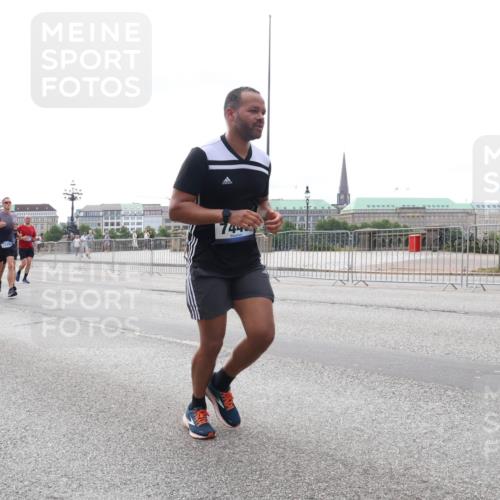 29.06.2025 - hella hamburg halbmarathon Lena Gebhardt http://msf.ph/oto/8441630 29.06.2025 10:29:27 Lombardsbrücke 8048, 1749, 744, 1063, 1230, 1661, 2688, 3179, 3311, 3524, 4161, 4349, 4373, 4395, 4982, 5350, 6285, 6345, 6725, 7169, 7449, 7517, 7832, 8048, 8812, 9714, 9937, 10198, 10322, 10641, 10808, 10996, 11249, 11269, 11444, 11634, 11792, 11803, 11989, 12086, 12099, 12216, 12227, 12404, 12442, 12958, 13090, 13382, 14644, 15952, 15955, 16306, 16659, 16662, 16673, 16676, 17496, 17945, 18298, 18299, 18414 meine-sportfotos.de