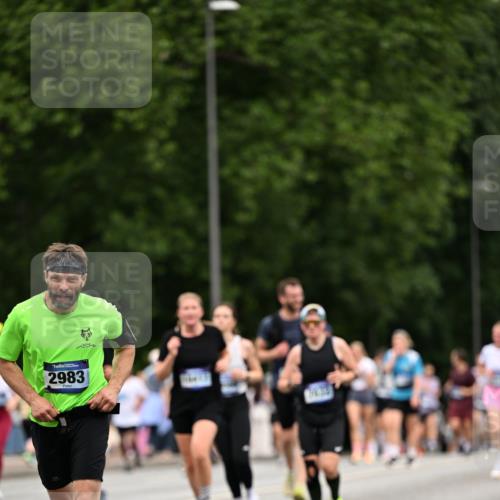 29.06.2025 - hella hamburg halbmarathon Dr. Thomas Lammeyer http://msf.ph/oto/8441634 29.06.2025 10:57:15 Kennedybrücke 2420, 2983, 2988, 3227, 3787, 4595, 6135, 6604, 7032, 7511, 7690, 7735, 7871, 9340, 10080, 10417, 10568, 10600, 10879, 10884, 10981 meine-sportfotos.de