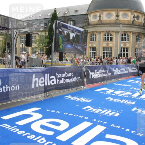 29.06.2025 - hella hamburg halbmarathon Michael Strokosch http://msf.ph/oto/8441636 29.06.2025 10:24:35 Ziel 7855, 14506 meine-sportfotos.de
