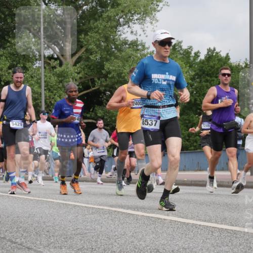 29.06.2025 - hella hamburg halbmarathon Luisa Fischer http://msf.ph/oto/8441645 29.06.2025 10:22:46 Kennedybrücke 7647, 5429, 14428, 46, 14808, 2405, 70, 3, 8537, 7249, 11247, 2405, 2795, 2918, 2993, 2995, 3446, 3631, 4170, 4979, 5178, 5397, 5429, 6939, 7248, 7249, 7836, 8427, 8537, 8778, 10594 meine-sportfotos.de