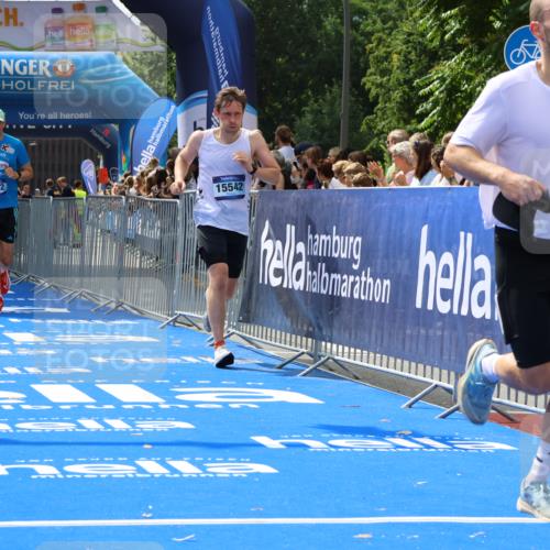 29.06.2025 - hella hamburg halbmarathon Strokosch-Dieckow http://msf.ph/oto/8441677 29.06.2025 10:40:35 Ziel 1912, 2324, 2714, 4843, 7284, 7622, 8966, 9294, 10900, 10978, 11767, 12365, 12540, 12865, 14272, 14820, 15015, 15164, 15493, 15542, 16599, 17214, 17724, 18192, 18399 meine-sportfotos.de