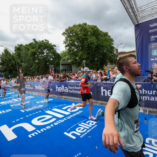 29.06.2025 - hella hamburg halbmarathon Zöllner http://msf.ph/oto/8441685 29.06.2025 10:56:19 Ziel 1193, 5465, 7547, 8639, 9903, 9907, 10789, 12348, 14363, 15484, 16113, 16375, 16634, 17468, 18117, 18495, 18652, 18741, 19152 meine-sportfotos.de
