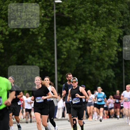 29.06.2025 - hella hamburg halbmarathon Dr. Thomas Lammeyer http://msf.ph/oto/8441692 29.06.2025 10:57:16 Kennedybrücke 2420, 2983, 2988, 3227, 3787, 4595, 6135, 6604, 7032, 7511, 7690, 7735, 7871, 9340, 10080, 10417, 10568, 10879, 10884, 10981 meine-sportfotos.de
