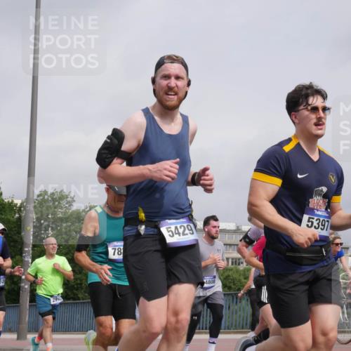 29.06.2025 - hella hamburg halbmarathon Luisa Fischer http://msf.ph/oto/8441706 29.06.2025 10:22:51 Kennedybrücke 13984, 629, 291, 78, 5429, 4808, 5397, 2405, 2795, 2918, 2993, 2995, 3446, 3631, 4562, 4570, 4979, 5035, 5397, 5429, 5878, 6796, 6939, 7248, 7249, 7836, 8427, 8537, 10349, 10594 meine-sportfotos.de