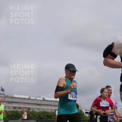 29.06.2025 - hella hamburg halbmarathon Luisa Fischer http://msf.ph/oto/8441718 29.06.2025 10:22:52 Kennedybrücke 13984, 15529, 7836, 6939, 2405, 2795, 2918, 2993, 2995, 3446, 3631, 4562, 4570, 4979, 5035, 5251, 5397, 5429, 5878, 6796, 6797, 6872, 6939, 7248, 7249, 7647, 7836, 8427, 10349, 10594 meine-sportfotos.de