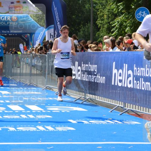 29.06.2025 - hella hamburg halbmarathon Strokosch-Dieckow http://msf.ph/oto/8441739 29.06.2025 10:40:35 Ziel 1912, 2324, 2714, 4843, 7284, 7622, 8966, 9294, 10900, 10978, 11767, 12365, 12540, 12865, 14272, 14820, 15015, 15164, 15493, 15542, 16599, 17214, 17724, 18192, 18399 meine-sportfotos.de