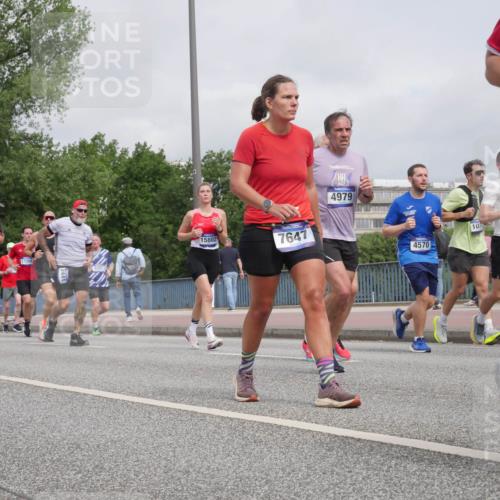 29.06.2025 - hella hamburg halbmarathon Luisa Fischer http://msf.ph/oto/8441766 29.06.2025 10:22:55 Kennedybrücke 18335, 2441, 5251, 15802, 7647, 4979, 103, 4562, 4570, 2918, 3631, 4562, 4570, 4979, 5035, 5251, 5878, 6796, 6797, 6872, 6874, 6939, 7137, 7248, 7647, 7836, 10349, 10594 meine-sportfotos.de