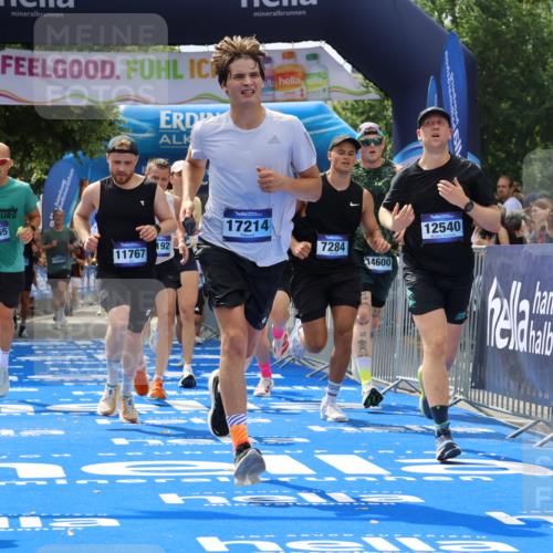 29.06.2025 - hella hamburg halbmarathon Strokosch-Dieckow http://msf.ph/oto/8441767 29.06.2025 10:40:30 Ziel 1912, 6649, 7284, 8966, 10978, 11767, 12365, 12540, 14924, 15015, 15164, 15247, 15542, 17214, 17245, 17724, 18192 meine-sportfotos.de