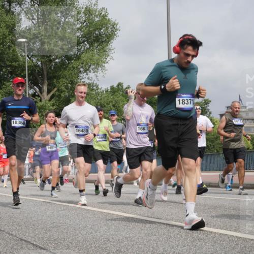 29.06.2025 - hella hamburg halbmarathon Luisa Fischer http://msf.ph/oto/8441775 29.06.2025 10:23:02 Kennedybrücke 11999, 18368, 153, 791, 14054, 16886, 16611, 16480, 18648, 550, 18371, 6874, 141, 1145, 5035, 5123, 5251, 5556, 5834, 5849, 5878, 6444, 6796, 6797, 6872, 6874, 7137, 7647, 7917 meine-sportfotos.de