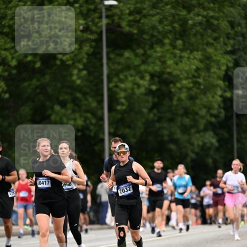 29.06.2025 - hella hamburg halbmarathon Dr. Thomas Lammeyer http://msf.ph/oto/8441776 29.06.2025 10:57:17 Kennedybrücke 2420, 2983, 2988, 3227, 3787, 4595, 6135, 6604, 7032, 7511, 7690, 7735, 7871, 9340, 9368, 10080, 10417, 10568, 10879, 10884, 10981 meine-sportfotos.de