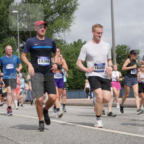 29.06.2025 - hella hamburg halbmarathon Luisa Fischer http://msf.ph/oto/8441788 29.06.2025 10:23:03 Kennedybrücke 6444, 11999, 18368, 14054, 16480, 7137, 160, 1145, 3678, 4539, 4614, 5035, 5123, 5251, 5556, 5834, 5849, 5878, 6444, 6796, 6797, 6872, 6874, 7137, 7647, 7917, 10622 meine-sportfotos.de