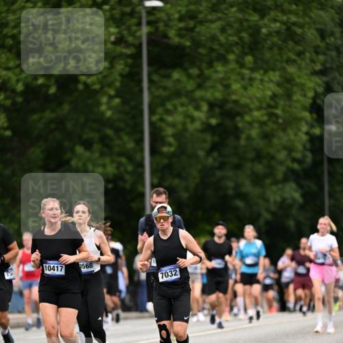 29.06.2025 - hella hamburg halbmarathon Dr. Thomas Lammeyer http://msf.ph/oto/8441793 29.06.2025 10:57:17 Kennedybrücke 2420, 2983, 2988, 3227, 3787, 4595, 6135, 6604, 7032, 7511, 7690, 7735, 7871, 9340, 9368, 10080, 10417, 10568, 10879, 10884, 10981 meine-sportfotos.de