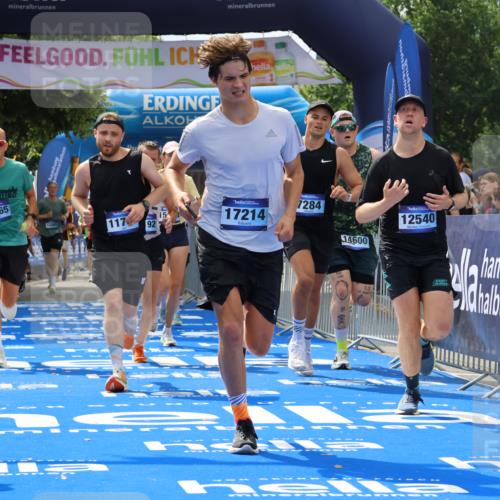 29.06.2025 - hella hamburg halbmarathon Strokosch-Dieckow http://msf.ph/oto/8441807 29.06.2025 10:40:30 Ziel 1912, 6649, 7284, 8966, 10978, 11767, 12365, 12540, 14924, 15015, 15164, 15247, 15542, 17214, 17245, 17724, 18192 meine-sportfotos.de