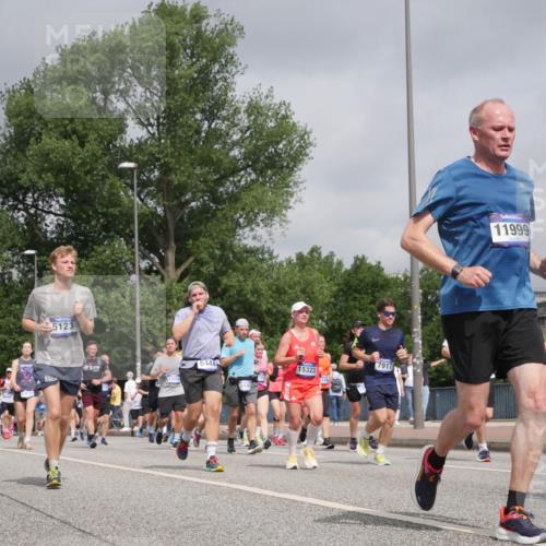 29.06.2025 - hella hamburg halbmarathon Luisa Fischer http://msf.ph/oto/8441823 29.06.2025 10:23:06 Kennedybrücke 1102, 5123, 6444, 15323, 7917, 11999, 1145, 3278, 3678, 4539, 4614, 5123, 5556, 5834, 5849, 6444, 6874, 7137, 7744, 7917, 10622 meine-sportfotos.de