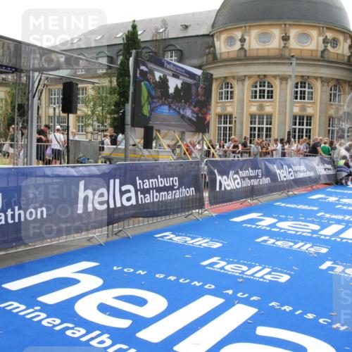 29.06.2025 - hella hamburg halbmarathon Michael Strokosch http://msf.ph/oto/8441827 29.06.2025 10:24:37 Ziel 7855, 14506 meine-sportfotos.de