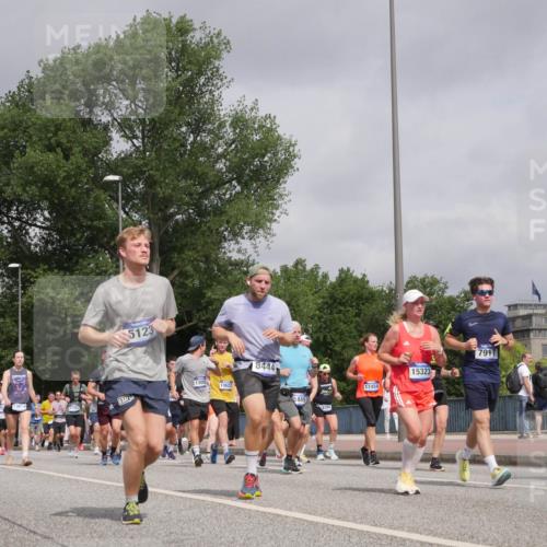 29.06.2025 - hella hamburg halbmarathon Luisa Fischer http://msf.ph/oto/8441837 29.06.2025 10:23:07 Kennedybrücke 11028, 5123, 11181, 13002, 10622, 6444, 5849, 8755, 17454, 15323, 7917, 6322, 1145, 3278, 3678, 4539, 4614, 5123, 5556, 5834, 5849, 6444, 6874, 7137, 7744, 7917, 10622 meine-sportfotos.de