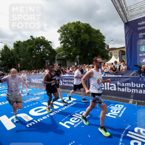29.06.2025 - hella hamburg halbmarathon Zöllner http://msf.ph/oto/8441842 29.06.2025 10:56:22 Ziel 1193, 4029, 5465, 5672, 7547, 9903, 10789, 11231, 11309, 12348, 15300, 16375, 17468, 18117, 18495, 18652, 18741, 19152 meine-sportfotos.de