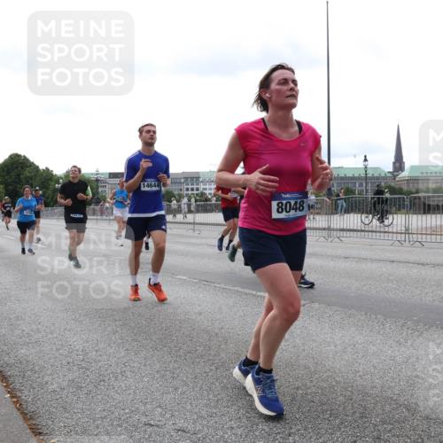 29.06.2025 - hella hamburg halbmarathon Lena Gebhardt http://msf.ph/oto/8441844 29.06.2025 10:29:30 Lombardsbrücke 8414, 1230, 14644, 8048, 1063, 1230, 1661, 2688, 3179, 3311, 3524, 4349, 4373, 4395, 5350, 6285, 6345, 6725, 7449, 7517, 7832, 8048, 8812, 9714, 9937, 10198, 10322, 10641, 10808, 10996, 11249, 11269, 11376, 11444, 11634, 11792, 11803, 11989, 12086, 12099, 12216, 12227, 12404, 12958, 13090, 13382, 13810, 14644, 15952, 15955, 16306, 16659, 16662, 16673, 16676, 17496, 17945, 18298, 18299, 18385, 18414 meine-sportfotos.de