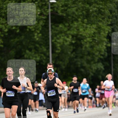 29.06.2025 - hella hamburg halbmarathon Dr. Thomas Lammeyer http://msf.ph/oto/8441853 29.06.2025 10:57:17 Kennedybrücke 2420, 2983, 2988, 3227, 3787, 4595, 6135, 6604, 7032, 7511, 7690, 7735, 7871, 9340, 9368, 10080, 10417, 10568, 10879, 10884, 10981 meine-sportfotos.de