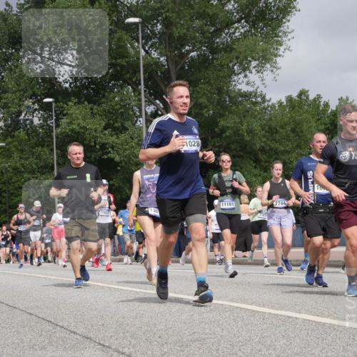 29.06.2025 - hella hamburg halbmarathon Luisa Fischer http://msf.ph/oto/8441878 29.06.2025 10:23:11 Kennedybrücke 4737, 2025, 1028, 17853, 136, 11181, 2357, 7744, 461, 1110, 1115, 2357, 3278, 3678, 4539, 4614, 4737, 4739, 5123, 5849, 6444, 7744, 7917, 10622 meine-sportfotos.de
