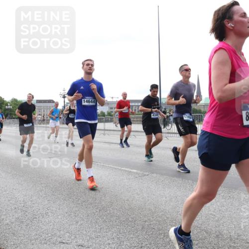 29.06.2025 - hella hamburg halbmarathon Lena Gebhardt http://msf.ph/oto/8441881 29.06.2025 10:29:30 Lombardsbrücke 18414, 1230, 10641, 6285, 14644, 4349, 174, 80, 1063, 1230, 1661, 2688, 3179, 3311, 3524, 4349, 4373, 4395, 5350, 6285, 6345, 6725, 7449, 7517, 7832, 8048, 8812, 9714, 9937, 10198, 10322, 10641, 10808, 10996, 11249, 11269, 11376, 11444, 11634, 11792, 11803, 11989, 12086, 12099, 12216, 12227, 12404, 12958, 13090, 13382, 13810, 14644, 15952, 15955, 16306, 16659, 16662, 16673, 16676, 17496, 17945, 18298, 18299, 18385, 18414 meine-sportfotos.de