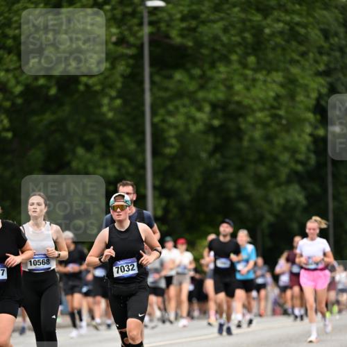 29.06.2025 - hella hamburg halbmarathon Dr. Thomas Lammeyer http://msf.ph/oto/8441905 29.06.2025 10:57:18 Kennedybrücke 2420, 2983, 2988, 3227, 3787, 4595, 6135, 6604, 7032, 7511, 7690, 7735, 7871, 9340, 9368, 10080, 10417, 10568, 10879, 10884, 10981 meine-sportfotos.de