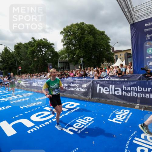 29.06.2025 - hella hamburg halbmarathon Zöllner http://msf.ph/oto/8441917 29.06.2025 10:56:23 Ziel 1193, 3048, 4029, 5465, 5672, 7547, 9622, 9903, 10789, 11231, 11309, 12348, 15300, 16375, 18117, 18495, 18652, 18741, 19152 meine-sportfotos.de