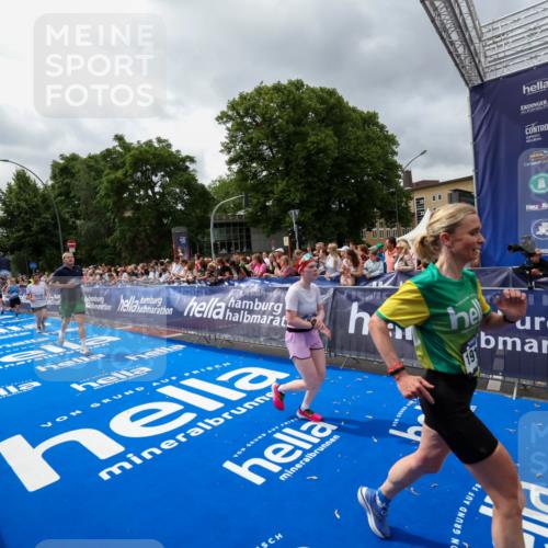 29.06.2025 - hella hamburg halbmarathon Zöllner http://msf.ph/oto/8441969 29.06.2025 10:56:23 Ziel 1193, 3048, 4029, 5465, 5672, 7547, 9622, 9903, 10789, 11231, 11309, 12348, 15300, 16375, 18117, 18495, 18652, 18741, 19152 meine-sportfotos.de