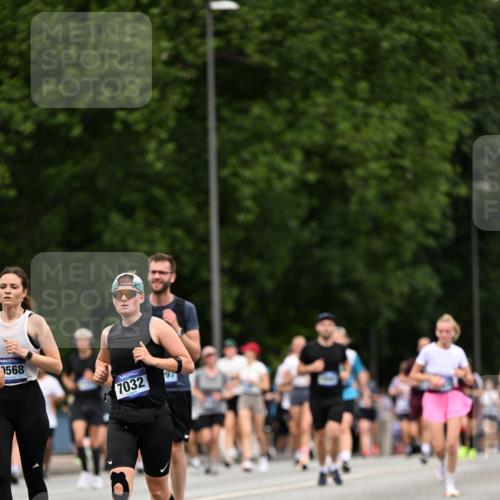 29.06.2025 - hella hamburg halbmarathon Dr. Thomas Lammeyer http://msf.ph/oto/8441970 29.06.2025 10:57:18 Kennedybrücke 2420, 2983, 2988, 3227, 3787, 4595, 6135, 6604, 7032, 7511, 7690, 7735, 7871, 9340, 9368, 10080, 10417, 10568, 10879, 10884, 10981 meine-sportfotos.de