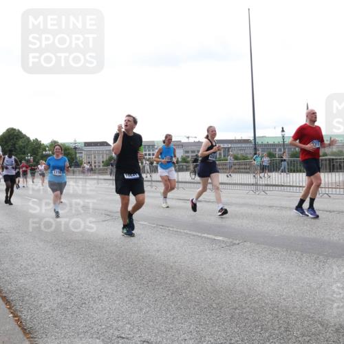 29.06.2025 - hella hamburg halbmarathon Lena Gebhardt http://msf.ph/oto/8441996 29.06.2025 10:29:31 Lombardsbrücke 18414, 16659, 1230, 1064, 11249, 3311, 1063, 1230, 1661, 2688, 3179, 3311, 3524, 4349, 4373, 4395, 5350, 6285, 6345, 6725, 7449, 7517, 7832, 8048, 8812, 9714, 9937, 10198, 10322, 10641, 10808, 10996, 11249, 11269, 11376, 11444, 11634, 11792, 11803, 11989, 12086, 12099, 12216, 12227, 12404, 12958, 13090, 13382, 13810, 14644, 15266, 15952, 15955, 16306, 16659, 16662, 16673, 16676, 17496, 17945, 18298, 18299, 18385, 18414 meine-sportfotos.de