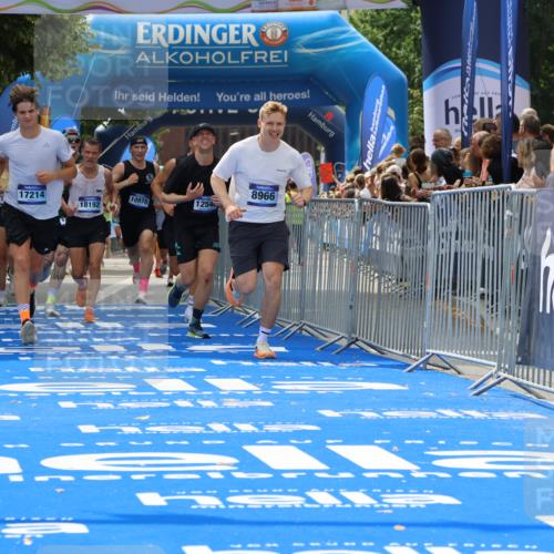 29.06.2025 - hella hamburg halbmarathon Strokosch-Dieckow http://msf.ph/oto/8441999 29.06.2025 10:40:28 Ziel 6649, 7284, 8370, 8966, 10978, 11767, 12365, 12540, 14924, 15015, 15164, 15247, 17214, 17245, 17916, 18192 meine-sportfotos.de