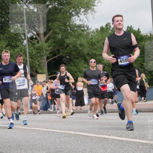 29.06.2025 - hella hamburg halbmarathon Luisa Fischer http://msf.ph/oto/8442013 29.06.2025 10:23:23 Kennedybrücke 5937, 13013, 1205, 9136, 16164, 739, 5659, 462, 4585, 1110, 1115, 4585, 4737, 4739, 5659, 5937, 7519, 7739, 7808, 8387, 8462, 8588, 9136, 9196, 9735, 10414, 10550 meine-sportfotos.de