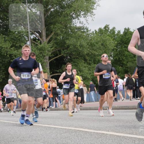 29.06.2025 - hella hamburg halbmarathon Luisa Fischer http://msf.ph/oto/8442022 29.06.2025 10:23:23 Kennedybrücke 1534, 5937, 13013, 12056, 9136, 64, 4024, 7739, 6442, 5659, 4585, 1110, 1115, 4585, 4737, 4739, 5659, 5937, 7519, 7739, 7808, 8387, 8462, 8588, 9136, 9196, 9735, 10414, 10550 meine-sportfotos.de