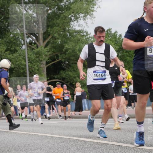 29.06.2025 - hella hamburg halbmarathon Luisa Fischer http://msf.ph/oto/8442038 29.06.2025 10:23:25 Kennedybrücke 15, 12056, 14020, 16164, 442, 9136, 1046, 1069, 1534, 4585, 5659, 5831, 5937, 7101, 7519, 7739, 7808, 8387, 8462, 8588, 9136, 9196, 9735, 10414, 10550, 10595 meine-sportfotos.de