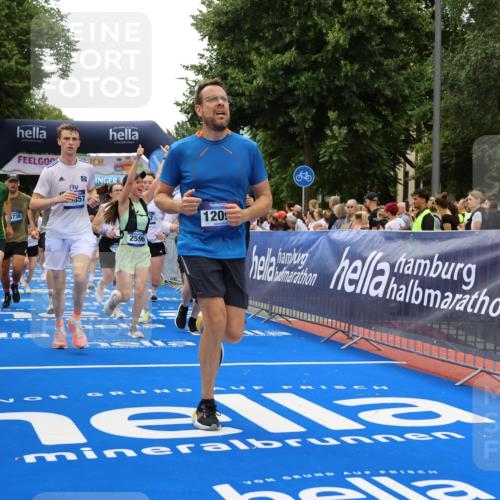 29.06.2025 - hella hamburg halbmarathon Strokosch-Dieckow http://msf.ph/oto/8442050 29.06.2025 10:49:31 Ziel 1342, 1476, 2504, 2516, 2592, 2596, 2878, 2889, 2937, 5705, 5978, 8437, 8689, 8813, 9038, 9463, 9649, 11339, 11340, 11679, 11779, 11977, 12094, 12670, 13233, 13269, 14562, 14838, 15392, 15784, 15857, 15894, 15966, 16114, 16592, 16738, 16891, 17001, 18476, 18887, 18960 meine-sportfotos.de