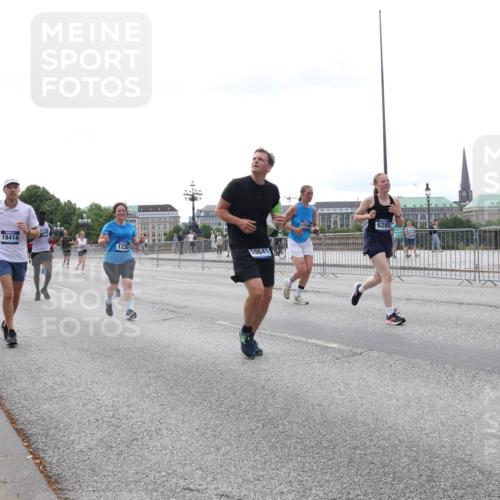 29.06.2025 - hella hamburg halbmarathon Lena Gebhardt http://msf.ph/oto/8442059 29.06.2025 10:29:32 Lombardsbrücke 18414, 10641, 11249, 6285, 3311, 1063, 1230, 1661, 2688, 2699, 3179, 3311, 3524, 4349, 4373, 4395, 5350, 6285, 6345, 6725, 7449, 7517, 7832, 8048, 8388, 8812, 9714, 9937, 10198, 10322, 10641, 10808, 10996, 11249, 11269, 11376, 11444, 11634, 11792, 11803, 11989, 12086, 12099, 12216, 12227, 12404, 12958, 13090, 13382, 13810, 14644, 15266, 15952, 15955, 16306, 16659, 16662, 16673, 16676, 17496, 17945, 18298, 18299, 18385, 18414 meine-sportfotos.de