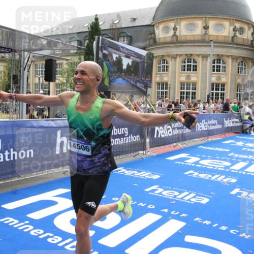 29.06.2025 - hella hamburg halbmarathon Michael Strokosch http://msf.ph/oto/8442085 29.06.2025 10:24:42 Ziel 2892, 14506 meine-sportfotos.de
