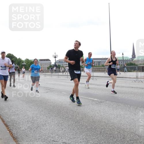 29.06.2025 - hella hamburg halbmarathon Lena Gebhardt http://msf.ph/oto/8442087 29.06.2025 10:29:32 Lombardsbrücke 18414, 1230, 10641, 11249, 6285, 1063, 1230, 1661, 2688, 2699, 3179, 3311, 3524, 4349, 4373, 4395, 5350, 6285, 6345, 6725, 7449, 7517, 7832, 8048, 8388, 8812, 9714, 9937, 10198, 10322, 10641, 10808, 10996, 11249, 11269, 11376, 11444, 11634, 11792, 11803, 11989, 12086, 12099, 12216, 12227, 12404, 12958, 13090, 13382, 13810, 14644, 15266, 15952, 15955, 16306, 16659, 16662, 16673, 16676, 17496, 17945, 18298, 18299, 18385, 18414 meine-sportfotos.de