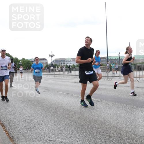 29.06.2025 - hella hamburg halbmarathon Lena Gebhardt http://msf.ph/oto/8442117 29.06.2025 10:29:32 Lombardsbrücke 18414, 1230, 10641, 1249, 1063, 1230, 1661, 2688, 2699, 3179, 3311, 3524, 4349, 4373, 4395, 5350, 6285, 6345, 6725, 7449, 7517, 7832, 8048, 8388, 8812, 9714, 9937, 10198, 10322, 10641, 10808, 10996, 11249, 11269, 11376, 11444, 11634, 11792, 11803, 11989, 12086, 12099, 12216, 12227, 12404, 12958, 13090, 13382, 13810, 14644, 15266, 15952, 15955, 16306, 16659, 16662, 16673, 16676, 17496, 17945, 18298, 18299, 18385, 18414 meine-sportfotos.de