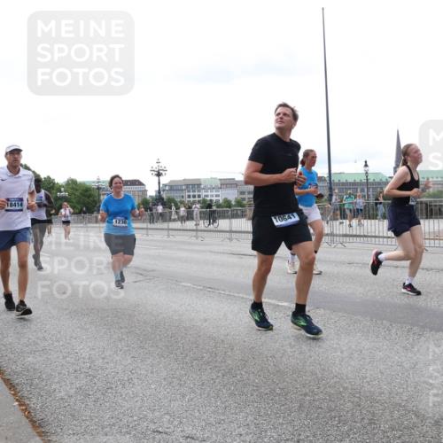 29.06.2025 - hella hamburg halbmarathon Lena Gebhardt http://msf.ph/oto/8442148 29.06.2025 10:29:32 Lombardsbrücke 18414, 1230, 10641, 1063, 1230, 1661, 2688, 2699, 3179, 3311, 3524, 4349, 4373, 4395, 5350, 6285, 6345, 6725, 7449, 7517, 7832, 8048, 8388, 8812, 9714, 9937, 10198, 10322, 10641, 10808, 10996, 11249, 11269, 11376, 11444, 11634, 11792, 11803, 11989, 12086, 12099, 12216, 12227, 12404, 12958, 13090, 13382, 13810, 14644, 15266, 15952, 15955, 16306, 16659, 16662, 16673, 16676, 17496, 17945, 18298, 18299, 18385, 18414 meine-sportfotos.de