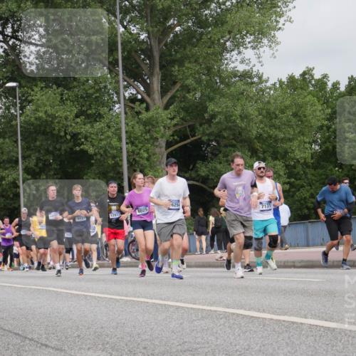29.06.2025 - hella hamburg halbmarathon Luisa Fischer http://msf.ph/oto/8442163 29.06.2025 10:23:37 Kennedybrücke 191, 19131, 12977, 8025, 14500, 10039, 2053, 6254, 7131, 1046, 1069, 1154, 1471, 1474, 1534, 2064, 3733, 4422, 5831, 7101, 7131, 8025, 8738, 9873, 10041, 10595, 10613, 10647, 10754 meine-sportfotos.de