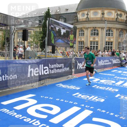 29.06.2025 - hella hamburg halbmarathon Michael Strokosch http://msf.ph/oto/8442172 29.06.2025 10:24:45 Ziel 2892, 18740 meine-sportfotos.de