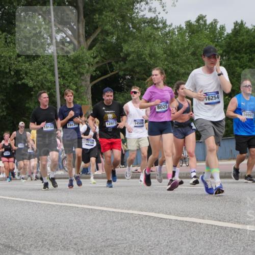 29.06.2025 - hella hamburg halbmarathon Luisa Fischer http://msf.ph/oto/8442199 29.06.2025 10:23:40 Kennedybrücke 2834, 4166, 14503, 19132, 19131, 11100, 12977, 14502, 8025, 16254, 16991, 106, 1154, 1471, 2053, 2064, 2834, 3842, 7131, 8025, 8738, 9873, 10039, 10041, 10613, 10647, 10754 meine-sportfotos.de