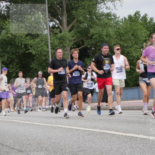 29.06.2025 - hella hamburg halbmarathon Luisa Fischer http://msf.ph/oto/8442209 29.06.2025 10:23:41 Kennedybrücke 3842, 14, 2834, 4166, 14503, 9132, 19131, 11100, 12977, 14502, 987, 025, 1154, 1471, 2053, 2064, 2834, 3842, 4869, 7131, 8025, 8738, 9873, 10039, 10041, 10613, 10647, 10754 meine-sportfotos.de