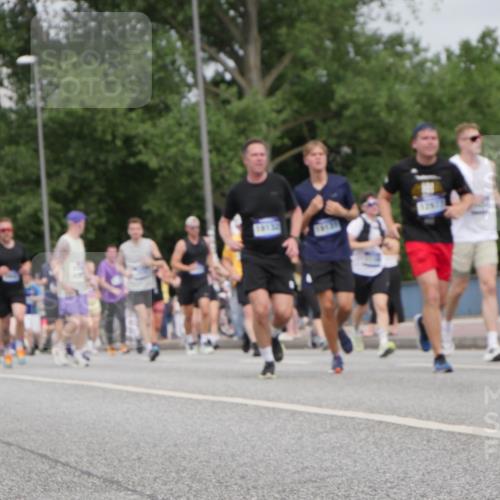 29.06.2025 - hella hamburg halbmarathon Luisa Fischer http://msf.ph/oto/8442218 29.06.2025 10:23:41 Kennedybrücke 16159, 1154, 1471, 2053, 2064, 2834, 3842, 4869, 7131, 8025, 8738, 9873, 10039, 10041, 10613, 10647, 10754 meine-sportfotos.de